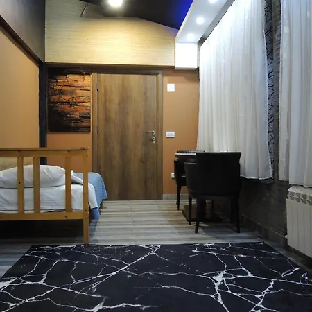 Bed & Breakfast Rooms&restaurant 43