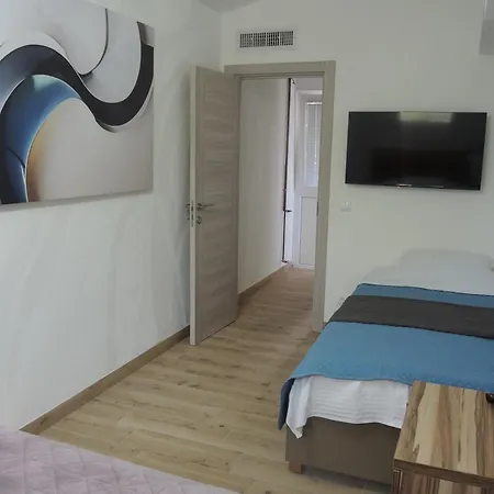 Bed & Breakfast Rooms&restaurant 43